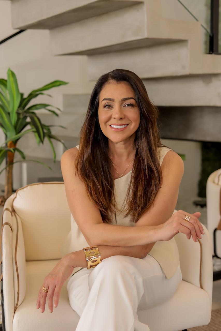 Dra. Fabiana Vargas em seu consultório